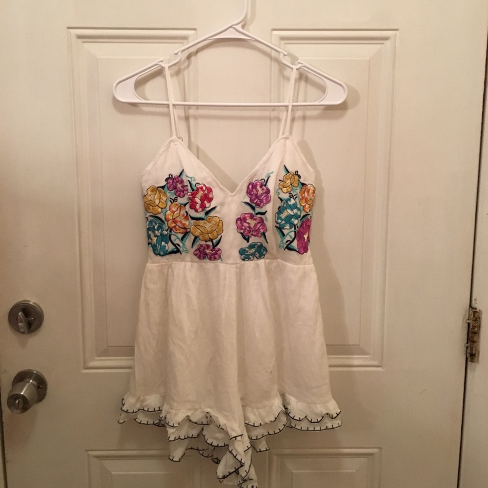 Fitted White Romper With Floral Embroidery