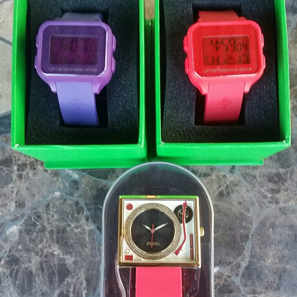 A bundle of 3 watchs