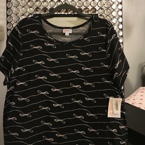 Beautiful CARLY LuLaRoe XL black & white bows 🦄❤️