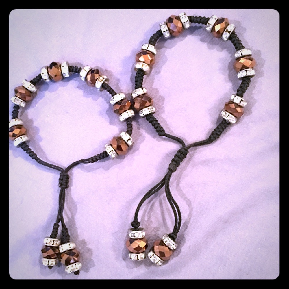 Adjustable black and gold beaded bracelet.