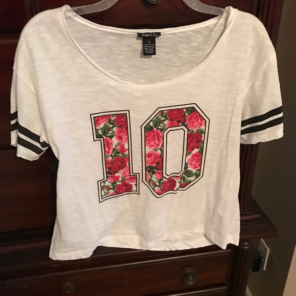 NWOT Cropped graphic tee