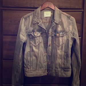 Beautiful denim jacket!!