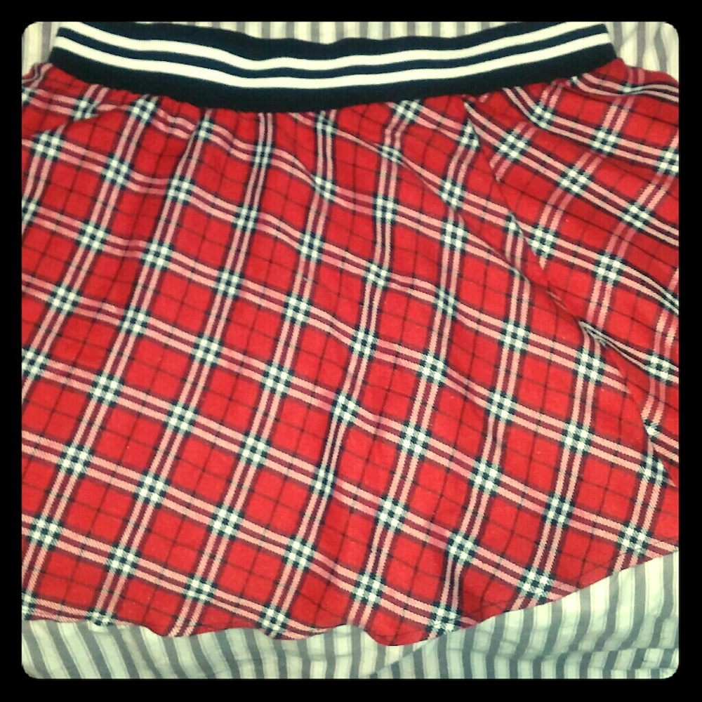 women's red, white, and black plaid skirt