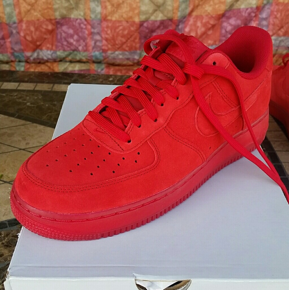 Air Force 1, 07' LV8 "RED OCTOBER'S"