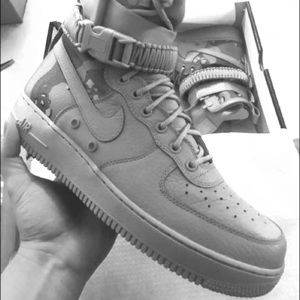 Yeezy boost 350 V2 / Nike Af1 Special field