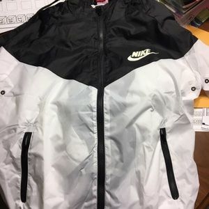 Nike Windbreaker Flash Sale‼️