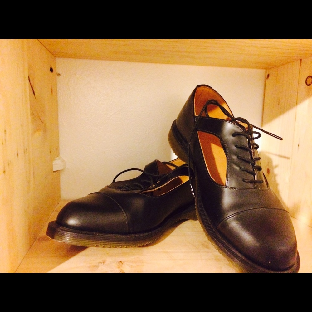 Dr Martens Carrigan cutouts size8