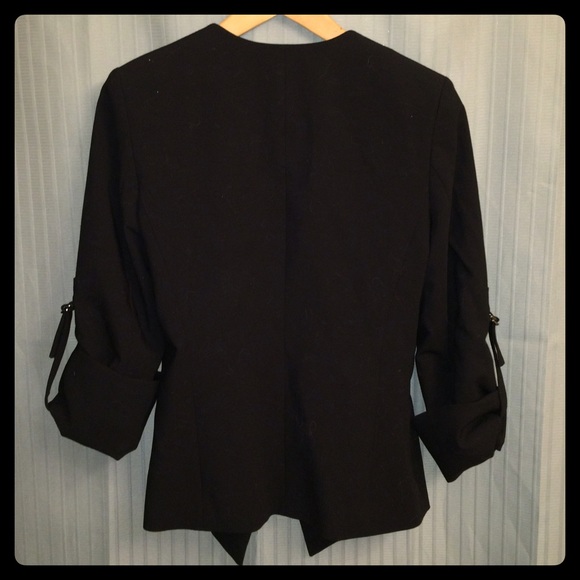 Black Fitted Blazer W/ Cuffed Sleeves - Picture 2 of 6