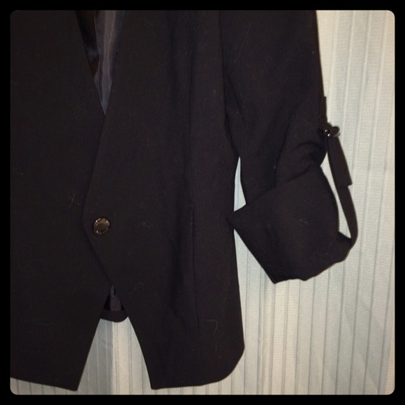 Black Fitted Blazer W/ Cuffed Sleeves - Picture 3 of 6