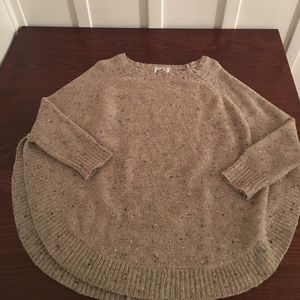 Quarter sleeve sweater