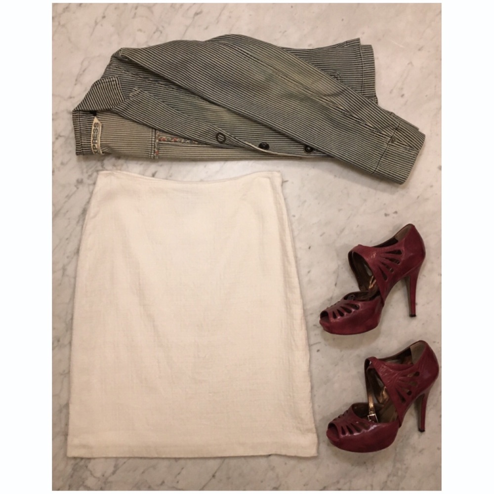 Ann Taylor size 4 woven ivory pencil skirt.