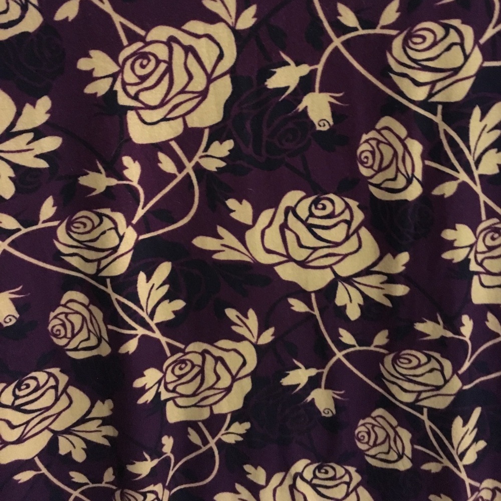 🌹BEAUTY CARLY. LuLaRoe XS Soft leggings material