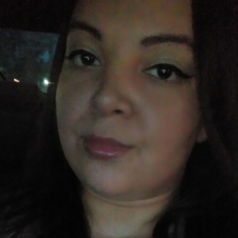 Meet your Posher, Yesenia