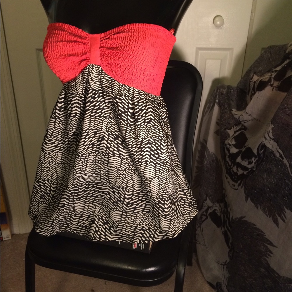 Roxy tube top 100% poly. Size small