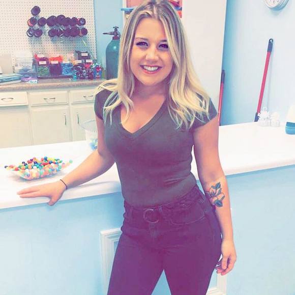 Meet your Posher, Hannah - Picture 1 of 1