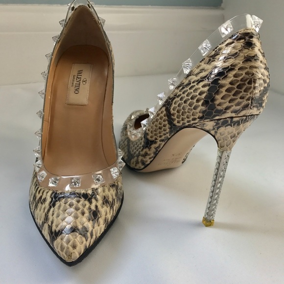 Valentino Shoes - ♦️sold♦️Valentino rockstud snake skin pumps