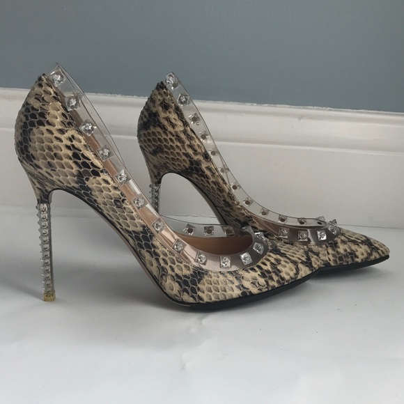 ♦️sold♦️Valentino rockstud snake skin pumps - Picture 3 of 6