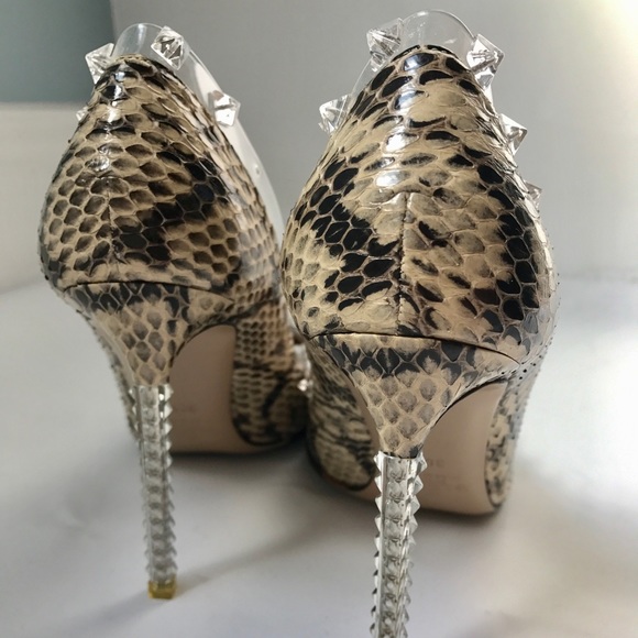 ♦️sold♦️Valentino rockstud snake skin pumps - Picture 6 of 6