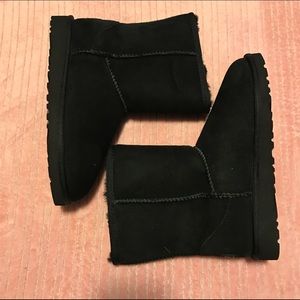 New Black Short UGG