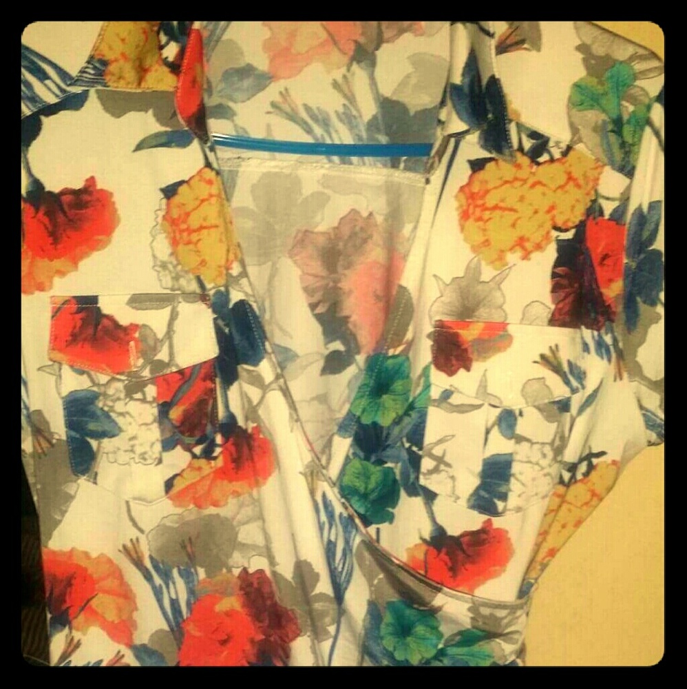 V-Neck flower print blouse