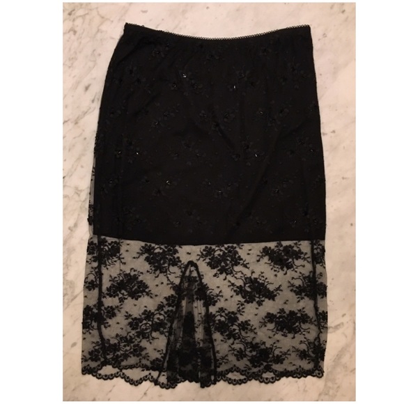 Beaded lace overlay midi pencil skirt - Picture 3 of 4