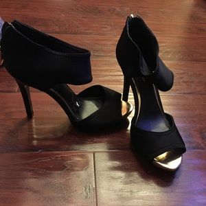 Black BCBGeneration heels 👠