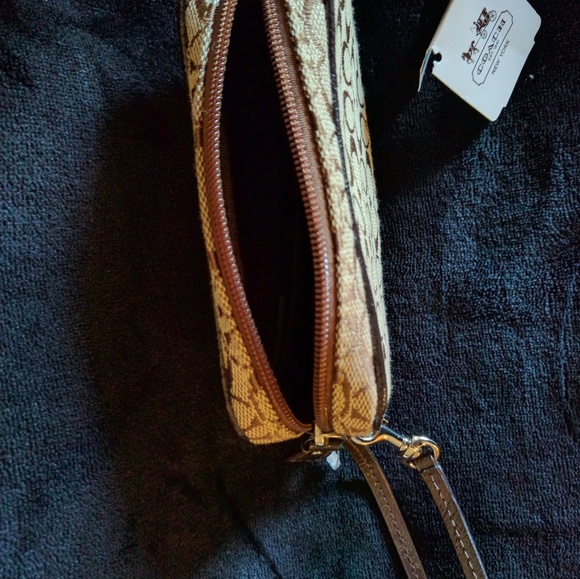 Brand new Coach wristlet - Picture 2 of 7