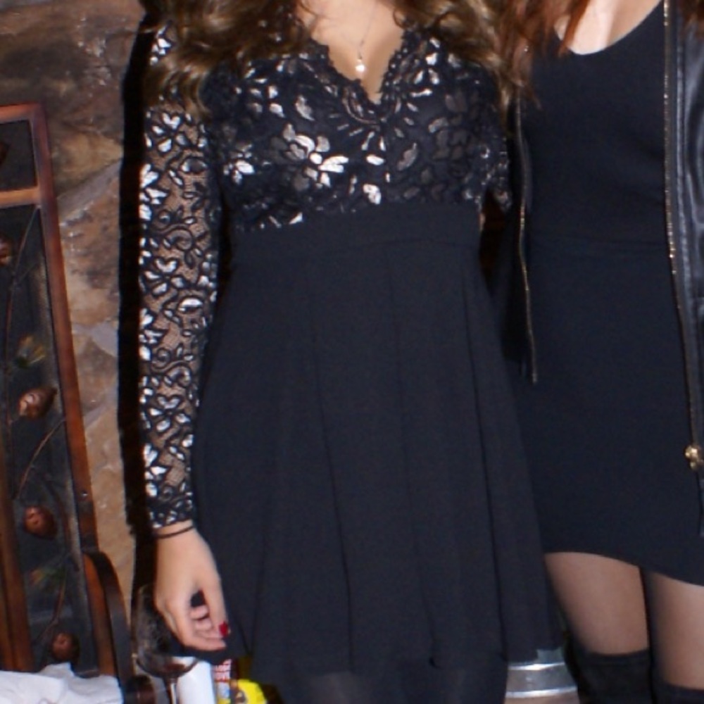 Black lace and shimmer A line dress - Picture 2 of 5