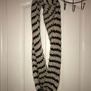 Thick knitted scarf