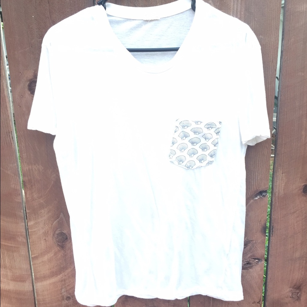 Mermaid seashell pocket tee