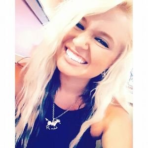 Meet your Posher, Kayla