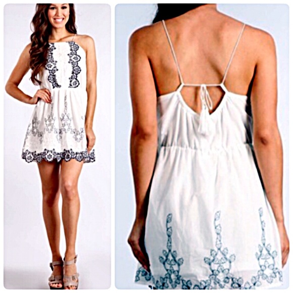 White & Navy Embroidered Tunic Dress! NEW! - Picture 2 of 3