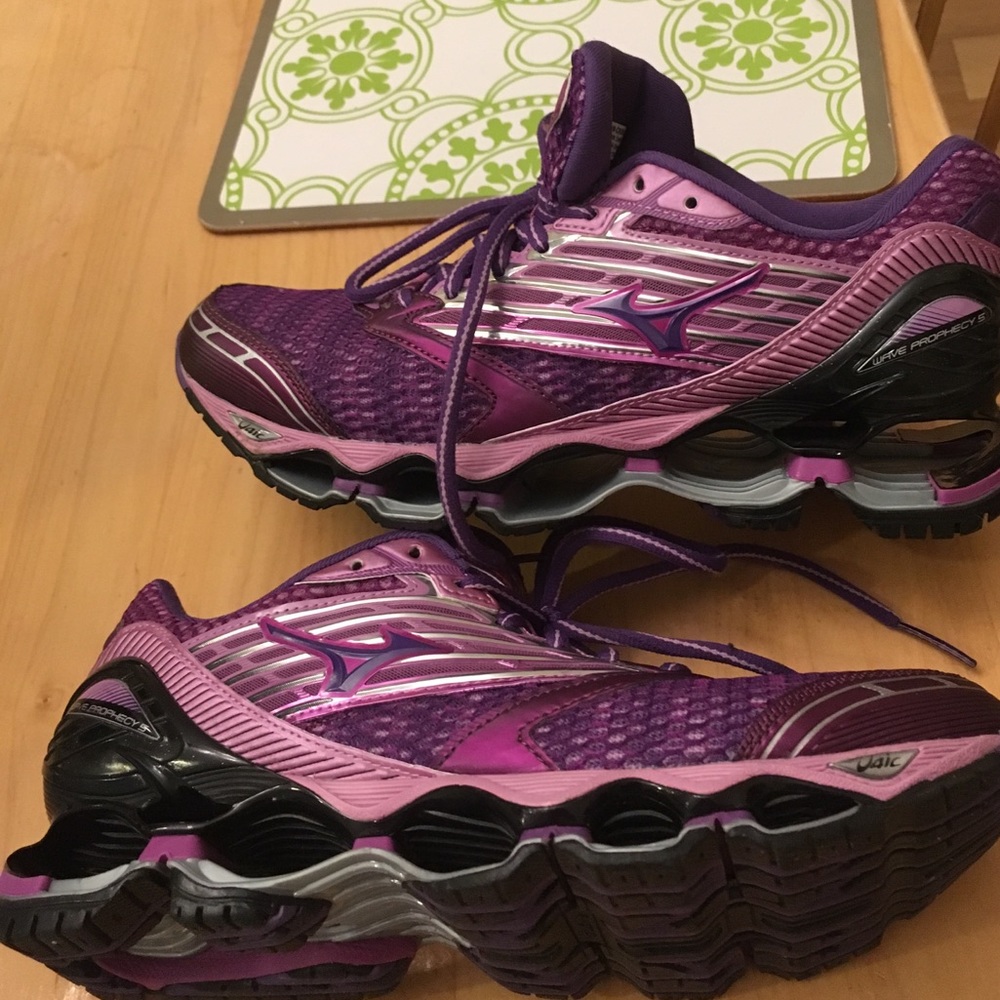 Mizuno Wave, Sz. W8 US, Purple, worn once!
