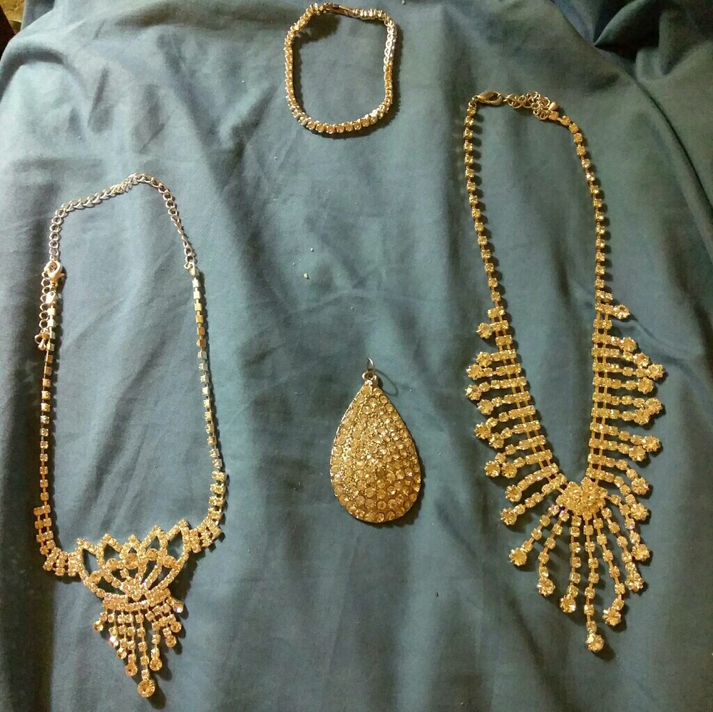 4 Piece Bundle of Silver Rhinestone Bling Jewelery