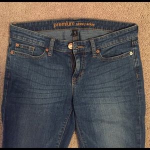 Gap Size 2 Skinny Ankle Jeans