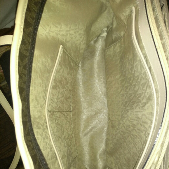 Micheal kors tote purse - Picture 2 of 5