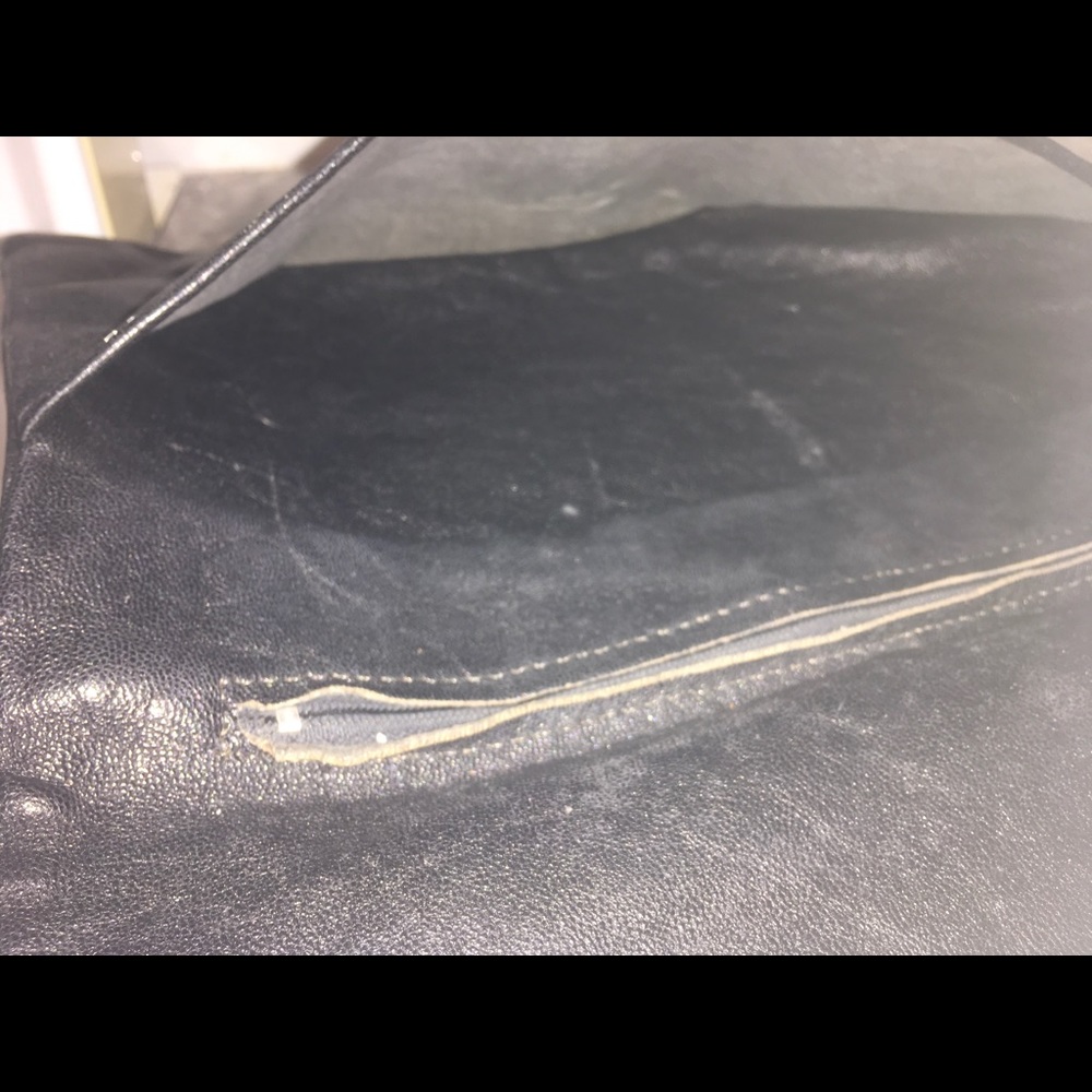 Rare Find! Vintage Beautiful Black Leather Clutch! - Picture 3 of 3