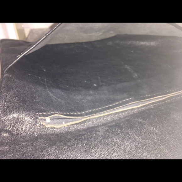 Rare Find! Vintage Beautiful Black Leather Clutch! - Picture 3 of 3