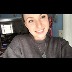 Meet your Posher, Caitlin