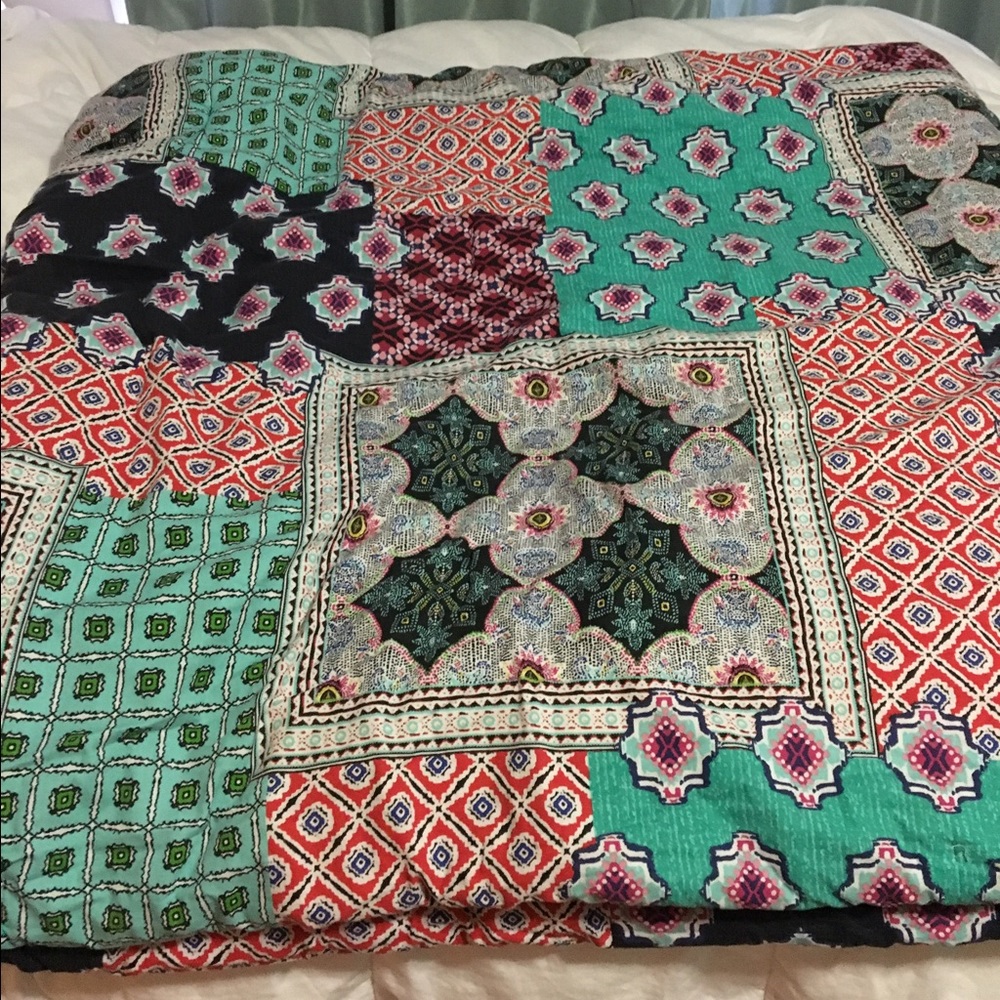 Reversible queen sized comforter from target