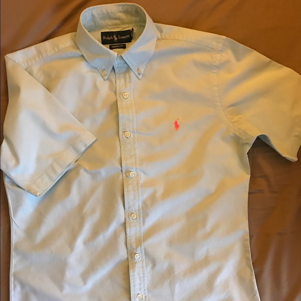 Polo half sleeves shirt.