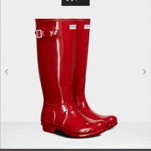 Hunter Boots and socks.. Red Gloss size 9