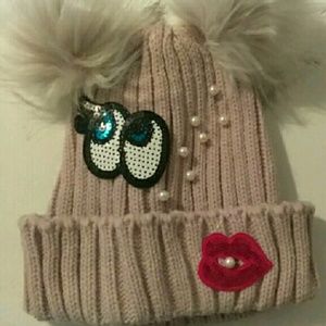 Cute pom hat reserved