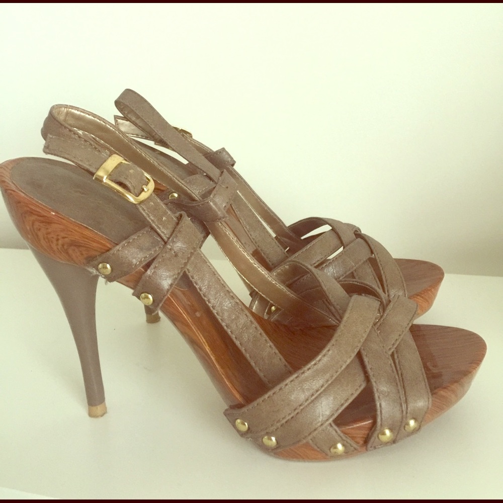 Brown strappy sling back heel w/gold studs.