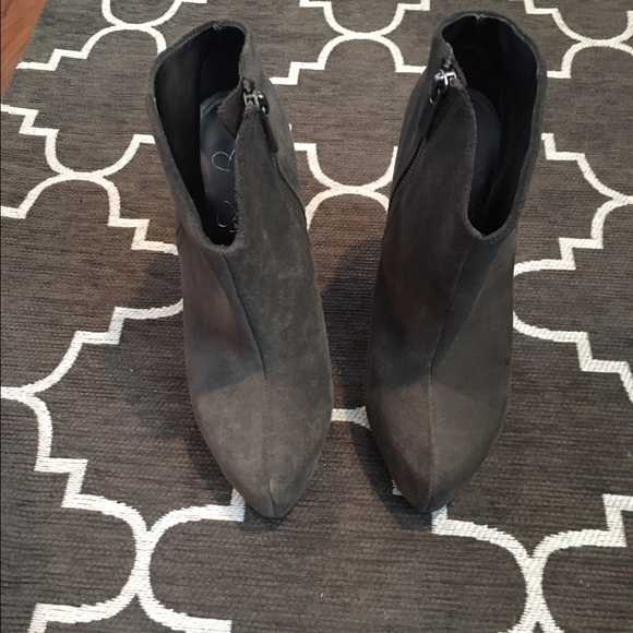 Jessica Simpson Charcoal 5"suede ankle boots 7 1/2 - Picture 2 of 4