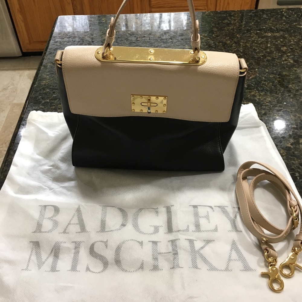 Badgley Mischka black and cream purse