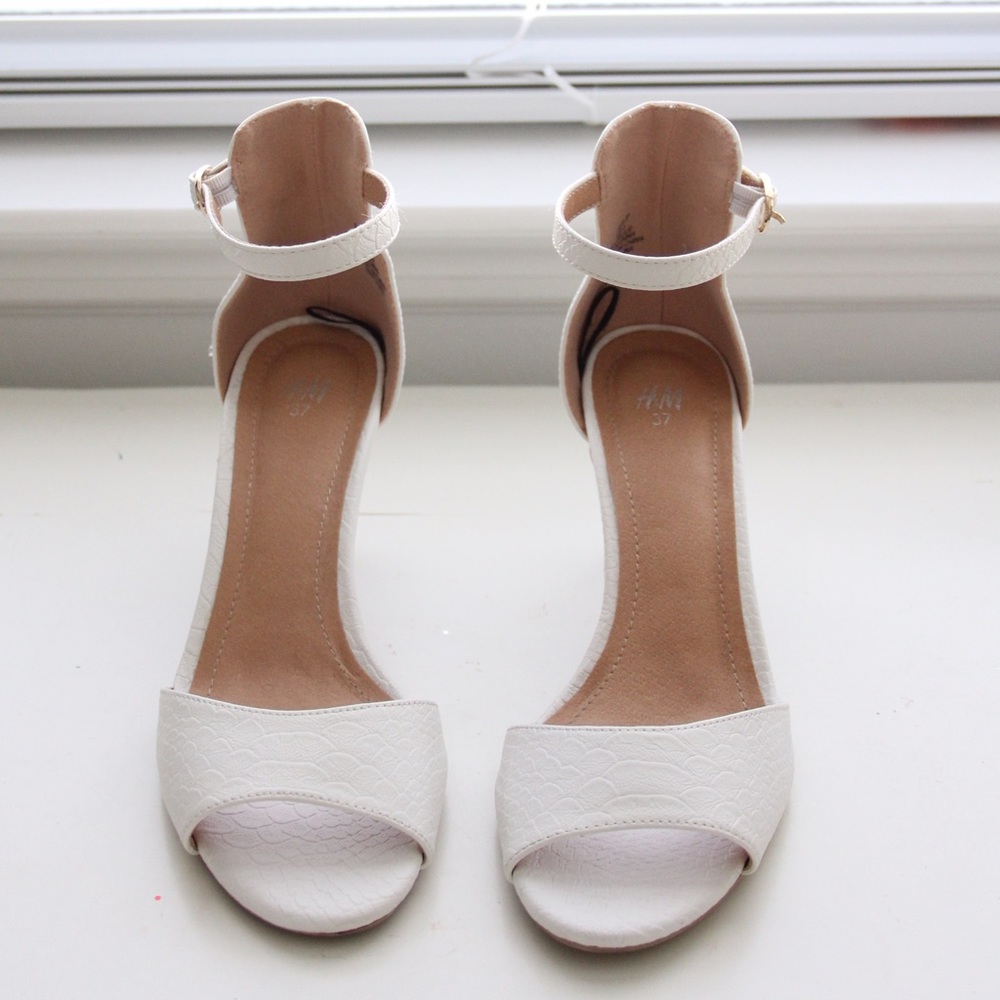 White heels from H&M size 7 no returns