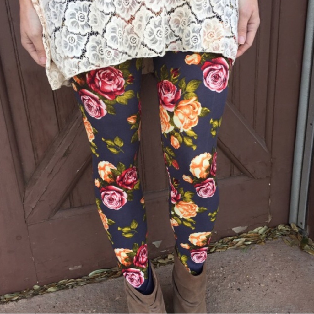 Charcoal Floral print leggings 🌺