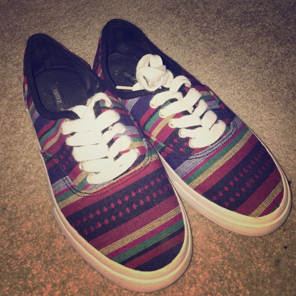 Tribal Vans - Picture 1 of 2