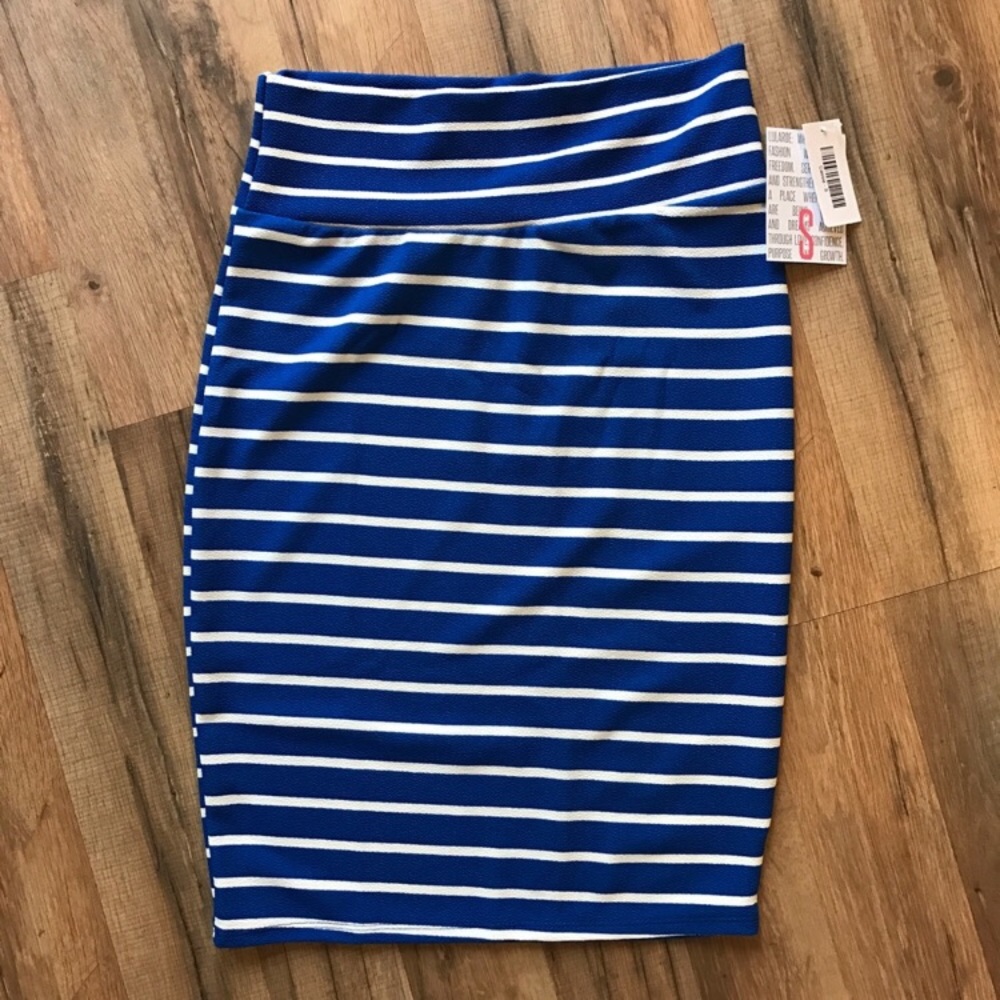 NWT small lularoe Cassie
